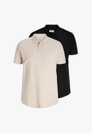 Două tricouri polo Jack & Jones cu mâneci scurte, unul bej în față și unul negru, parțial vizibil în spate.