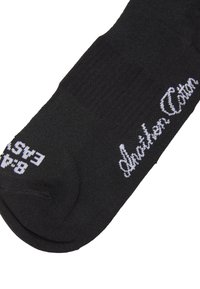 Czarna bawełniana skarpetka o prążkowanej fakturze, zaokrąglonym nosku oraz białym haftowanym napisie "B-34** Easton" i "Another Cat".