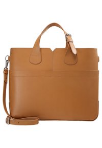 Tawny leren tas met een gestructureerd ontwerp, voorzien van dubbele bovenhandvatten, een afneembare riem en een kenmerkende uitsnede aan de voorkant.