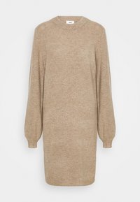 Abito in maglia color beige con maniche lunghe a sbuffo e scollatura rotonda. Texture morbida con un fit rilassato e ampio, e dettagli di design minimali.