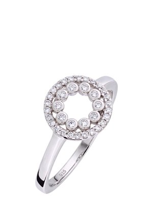 Silberner Ring mit zwei kreisförmigen Reihen kleiner klarer Edelsteine, wobei die Steine im inneren Kreis eingefasst und die Steine im äußeren Kreis gestiftet sind.
