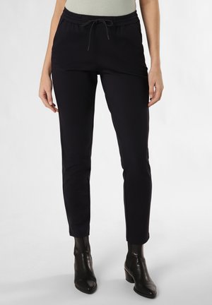 Marine joggers gemaakt van zachte stof, met een elastische tailleband met trekkoord, slim fit en zijzakken. Er worden leren enkellaarsjes gedragen.