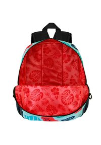 Mochila multicolorida con un exterior turquesa, correas negras y un interior rojo vibrante con patrones florales y un compartimento principal.