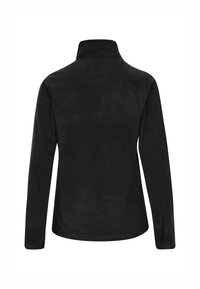 Zwarte fleece pullover met een hoge kraag en lange mouwen. Glad, zacht textuur met een eenvoudig, minimalistisch ontwerp. Geen zichtbare naden of versieringen.