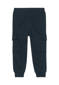 Dunkelmarineblaue Jogginghose aus weichem Baumwollmaterial, mit geripptem Bund, schmal zulaufenden Bündchen und zwei seitlichen Cargo-Taschen.