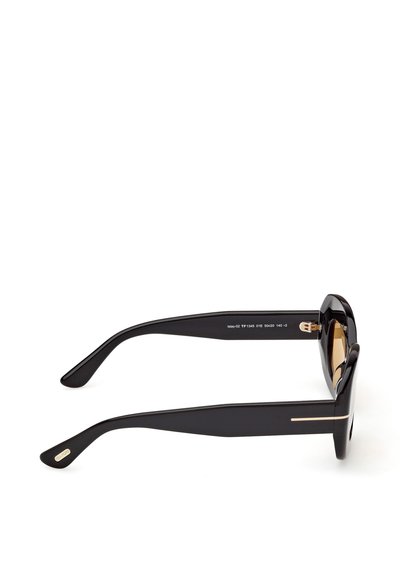 Schwarze Sonnenbrille mit dickem Rahmen, goldenen Akzenten, zusammengeklappten Bügeln und braun getönten Gläsern, seitlich auf weißem Hintergrund dargestellt.