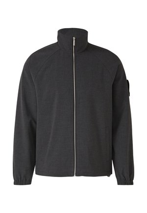 Ciemnoszara kurtka na zamek z wysokim kołnierzem, długimi rękawami z elastycznymi mankietami, przednimi kieszeniami oraz małą kieszonką naszytą na lewym ramieniu.