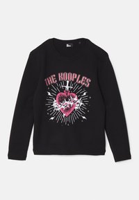 Czarny sweatshirt z graficznym wzorem przedstawiającym różowe serce, sztylet i błyskawice. Miękka tekstura, okrągły dekolt, długie rękawy.