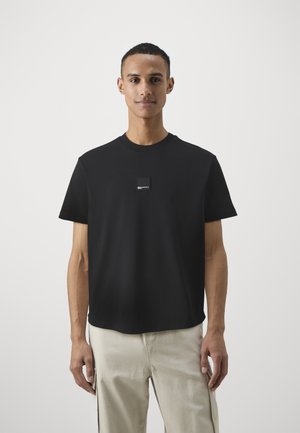 REGULAR CURVED HEM TEE - T-Shirt basic - black