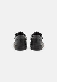Calvin Klein LACE UP ZIP czarny