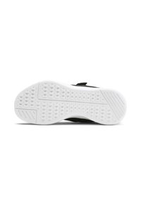 Baskets noires avec tige en tissu texturé et sangle ajustable. Semelle en caoutchouc blanche avec motif antidérapant et forme arrondie.