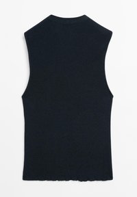 Zwarte mouwloze ribbed top met een hoge halslijn en een licht ongelijke zoomafwerking. Zachte textuur, aansluitend ontwerp.