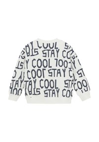 Sudadera blanca con texto en negrita azul marino que presenta la frase "MANTENTE FRÍO" y sus variaciones repetidas. Cuello redondo, mangas largas, puños de canalé.