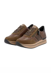 Braune Sneakers aus einer Mischung aus glattem und strukturiertem Wildleder, mit Schnürverschluss, seitlichem Reißverschluss und hellfarbigem, geschichtetem Sohlen.