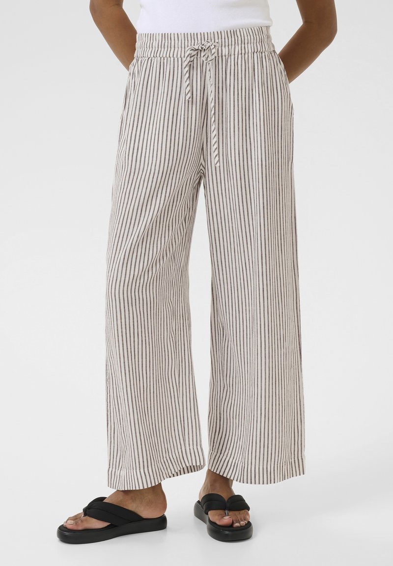 Pantalons larges légers, à rayures beiges, avec une taille élastique et un cordon de serrage. Comprend des poches latérales et une coupe décontractée.