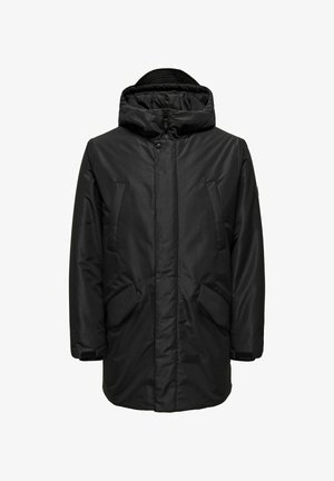 Parka negra con cuello alto, cierre de cremallera y dos bolsillos frontales, que presenta una textura suave y ligeramente brillante.