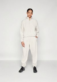 Nike Performance ONE PANT POLAR - Treniņtērpa apakšdaļas - light orewood brown/pale ivory