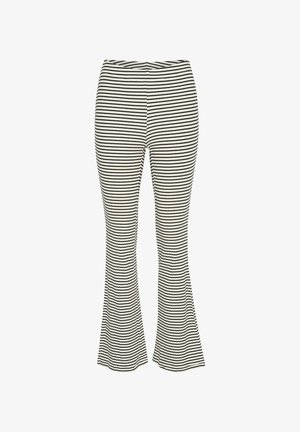 Melnas un baltas horizontālas svītras svārku bikses ar augstu jostasvietu un elastīgu audumu, attēlotas uz balta fona.