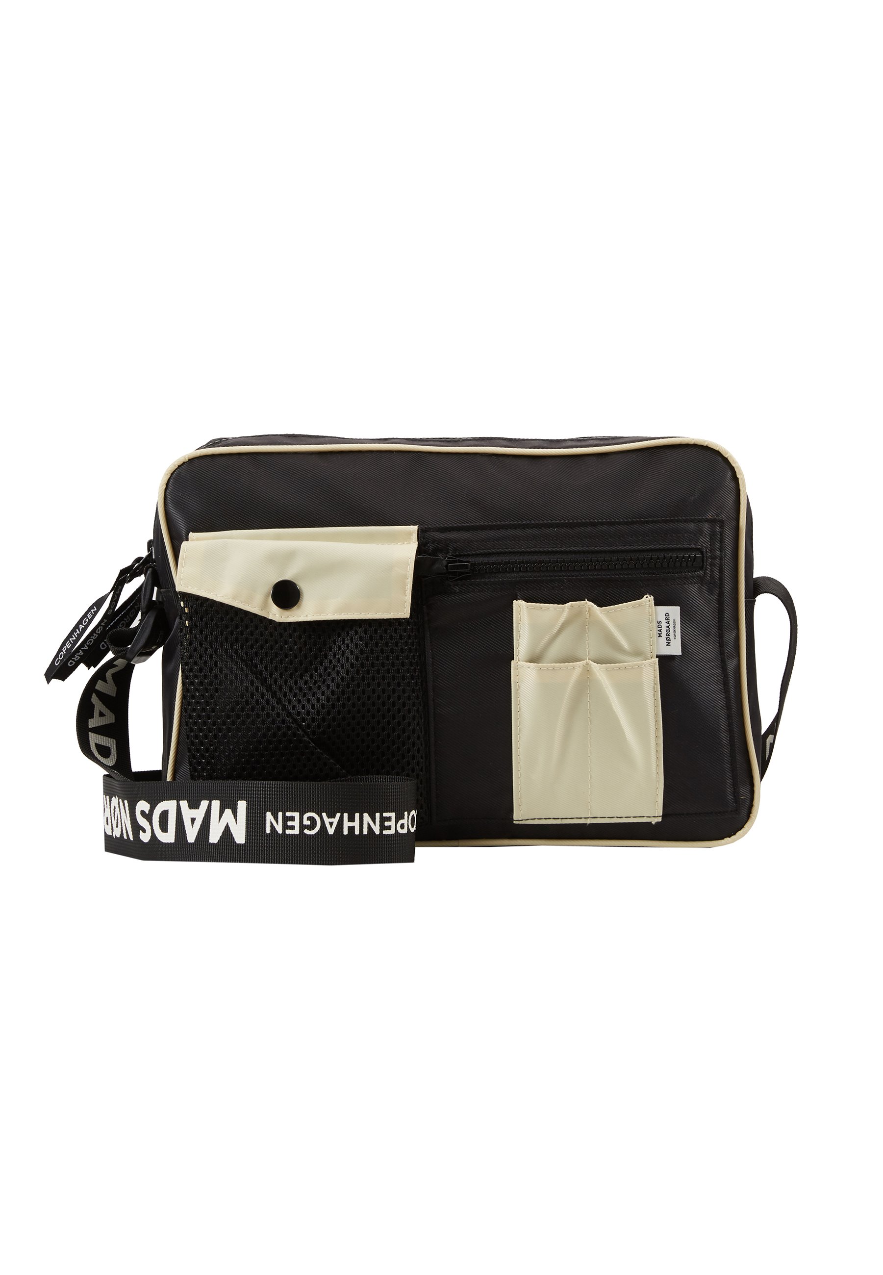 Mads Nørgaard BEL COUTURE CAPPA BASE Skulderveske black Mads Nørgaard BEL COUTURE CAPPA BASE Skulderveske black