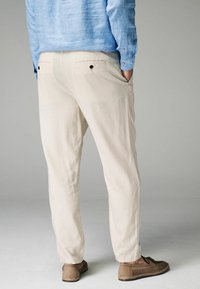 Next REGULAR FIT LINEN STRAIGHT LEG DRAWSTRING - Chino - ecru white