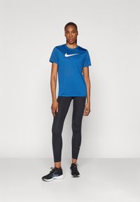 Nike Performance TEE  - Bluză sport - court blue