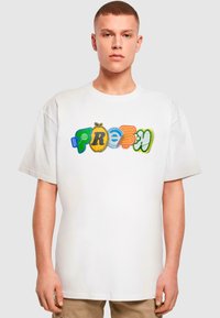 Upscale by Mister Tee VITAMIN UPSC HEAVY   - Triko s potiskem - white