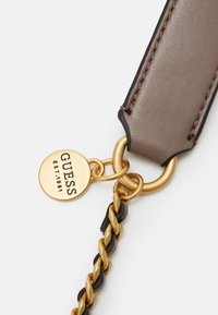 Guess GIULLY - Rankinė - dark taupe