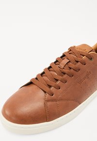 Thumbnail Image 6