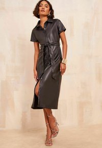 Friends Like These Rochie tip cămașă - black
