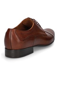 Brązowe skórzane buty na eleganckie okazje z zaokrąglonym noskiem, gładką powierzchnią i niskim czarnym obcasem. Posiadają dekoracyjne przeszycia oraz sznurowane zapięcie.