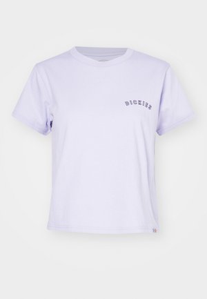 Hellblaues Baumwoll-T-Shirt mit Rundhalsausschnitt, kurzen Ärmeln und dem Wort "DICKIES" in Dunkelblau auf der Brust gestickt.