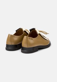 Camper Stringate - brown