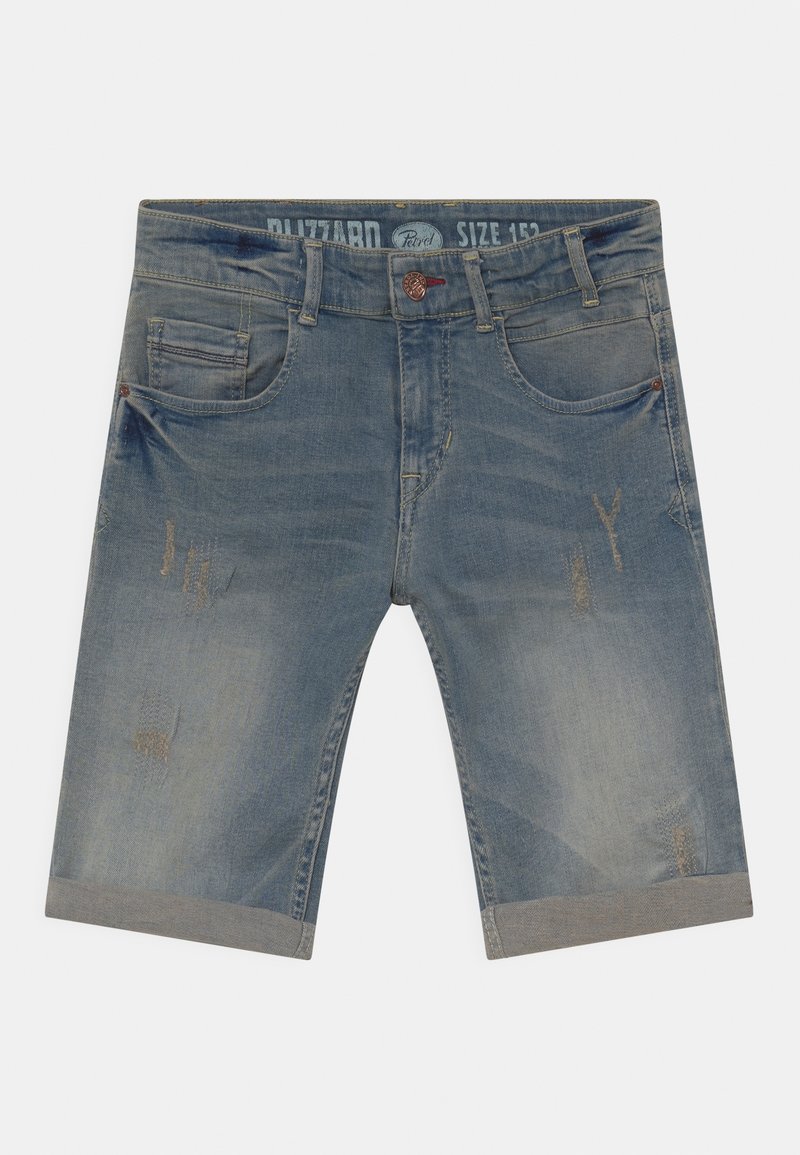 Ljusblå denimshorts med avslappnad passform, fransade kanter, diskret blekning och slitna detaljer. Har fem fickor och en knappstängning.