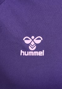 Hummel XK CORE POLY - T-shirt print - acai
