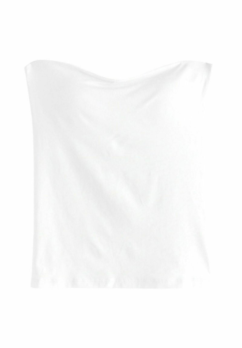 Haut blanc sans bretelles, en tissu lisse et léger. Présente une coupe décontractée et un ourlet droit sans motifs ni accents visibles.