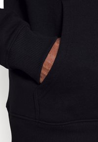 Karl Kani ESSENTIAL TRACKSUIT SET UNISEX - Tracksuit - black