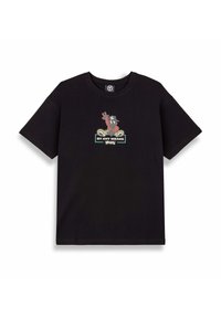 Camiseta de algodón negra con cuello redondo, mangas cortas y un estampado gráfico que presenta un personaje y el texto "BY ANY MEANS" en colores contrastantes.