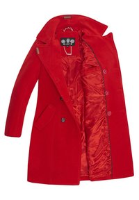 Roter Wollmischmantel mit doppelter Knopfleiste, abgesetztem Kragen und Seitentaschen; satingefüttertes Innenfutter mit passenden Knöpfen und Details.