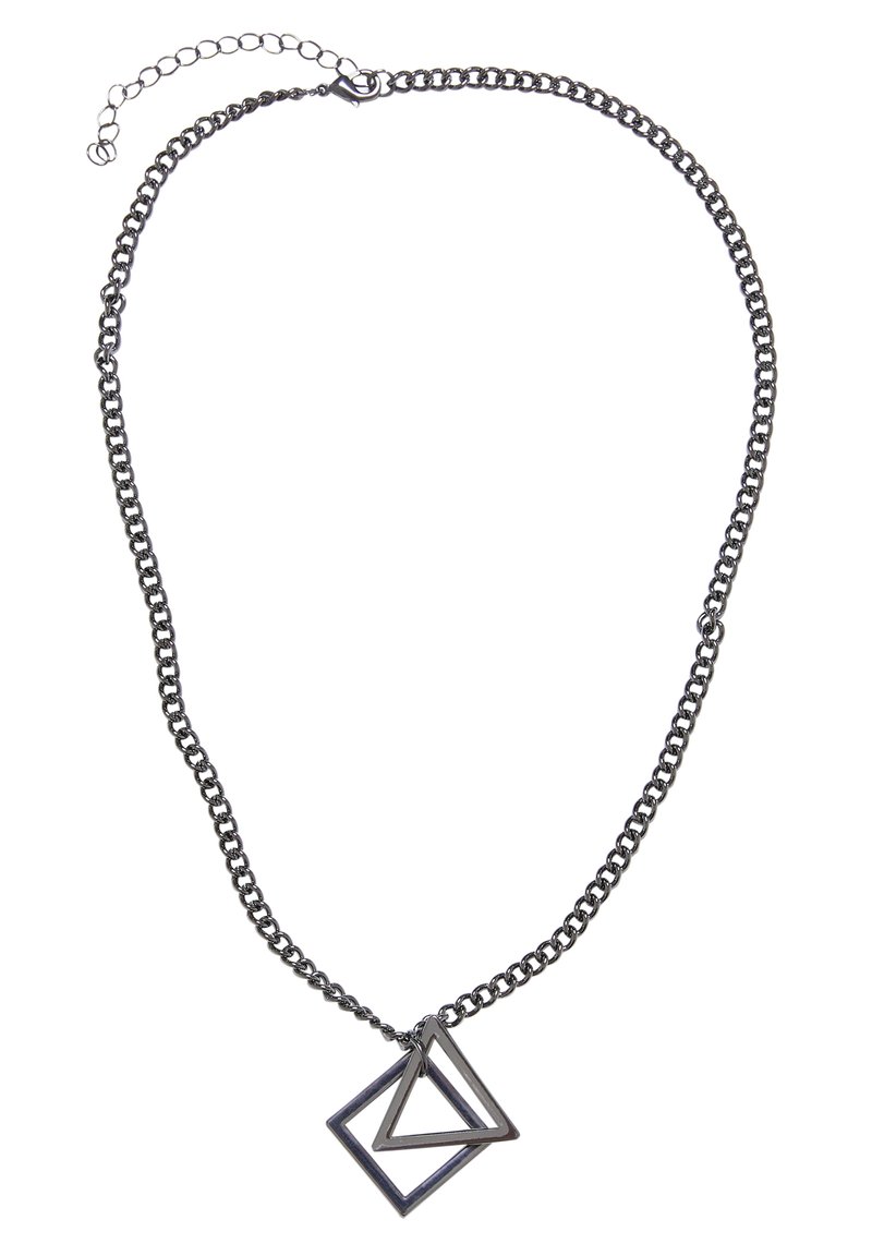 Collier en chaîne métallique noir avec deux pendentifs géométriques : un carré plus grand et un triangle plus petit, tous deux ayant une surface lisse et réfléchissante.
