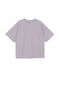 Jasnofioletowa, krótka koszulka unisex z okrągłym dekoltem, wyeksponowana na białym tle.