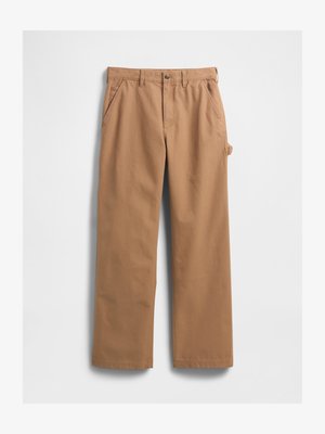 Béžové kalhoty z bavlny s rovnými nohavicemi, vybavené bočními kapsami a boční kapsou na nářadí. Textura látky je hladká a pevná.