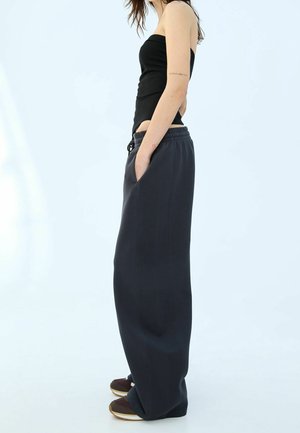 Bershka, Pantalon de survêtement - dark grey