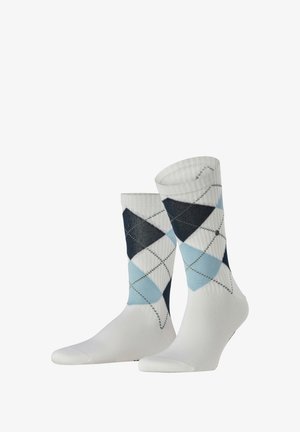 Weiße Socken mit einem Argyle-Muster in dunkelblauen und hellblauen Rauten, mit verstärktem Fuß, geripptem Bund und kontrastierendem Nähen.