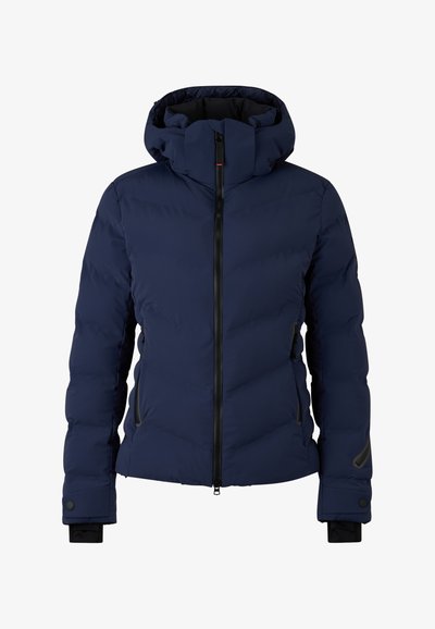 Veste matelassée bleu marine avec un col montant et une capuche, design à quilt horizontal, fermeture zippée et poignets réglables. Comprend des poches latérales.