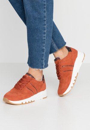 Tamaris Sneaker low - metallic red