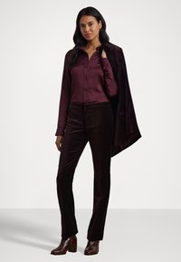 Lauren Ralph Lauren CLASSIC FIT SATIN CHARMEUSE SHIRT - Blusa com botões - pinot noir