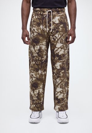 Nike Performance, M NK TF SI BRSH OPHEM PNT CAMO - Долнище на анцуг - desert khaki/pale ivory