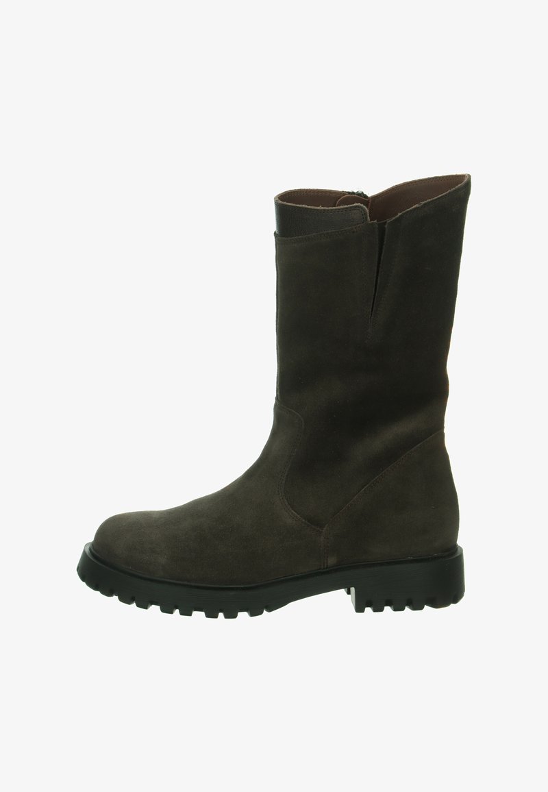 Braune Wildleder-Stiefel bis zur Mitte der Wade mit runder Zehenpartie, seitlichem Reißverschluss und einer robusten schwarzen Gummisohle mit tiefen Profilen für besseren Grip.