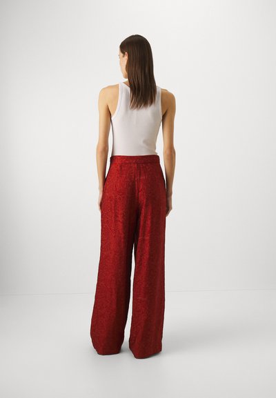 IVY OAK PRIYA - Auduma bikses - copper red