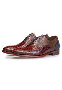 Zapatos de cuero marrón con textura y patrón de reptil, con puntera puntiaguda y diseño de cordones. Acentuados con un detalle azul oscuro en el talón.
